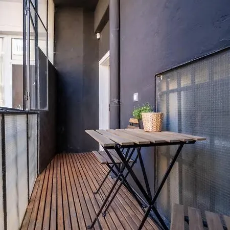 Stunning Luxury 3 Bedroom In The Heart Of Town Appartement *