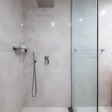 Apartment Stunning Luxury 3 Bedroom In The Heart Of Town *