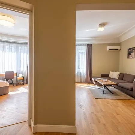 Apartment Stunning Luxury 3 Bedroom In The Heart Of Town *