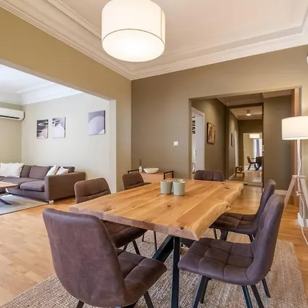 Stunning Luxury 3 Bedroom In The Heart Of Town Apartment Sofia