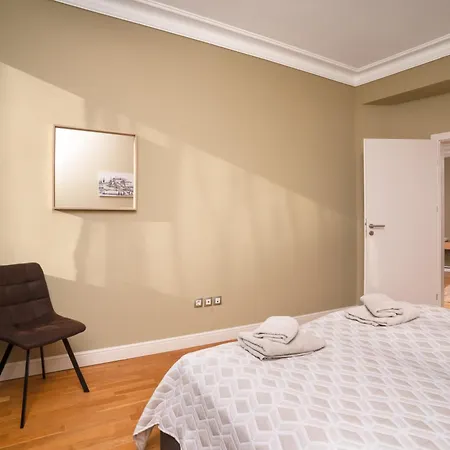 Apartment Stunning Luxury 3 Bedroom In The Heart Of Town *