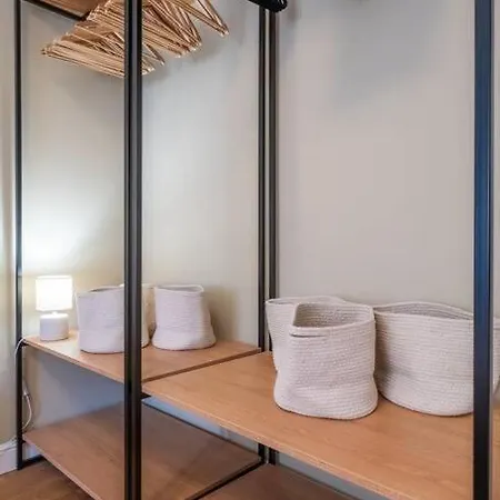 Stunning Luxury 3 Bedroom In The Heart Of Town Apartment