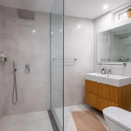 Apartment Stunning Luxury 3 Bedroom In The Heart Of Town *