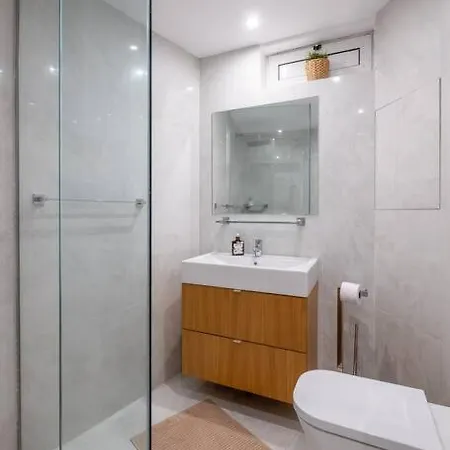 Apartment Stunning Luxury 3 Bedroom In The Heart Of Town *